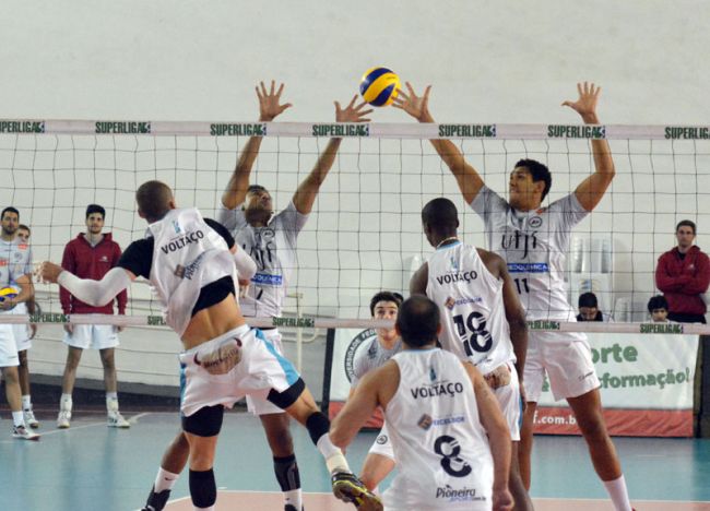 Placar fechou em 3 sets a 2 para os visitantes