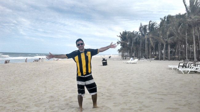 ARQUIVO PESSOAL Wendell na praia em frente ao Beach Park