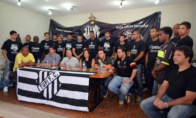 Jogadores novos projetos do clube foram apresentados durante coletiva