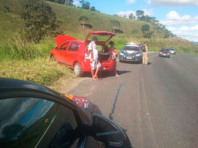 PRF foi prestar ajuda ao veículo e descobriu o crime