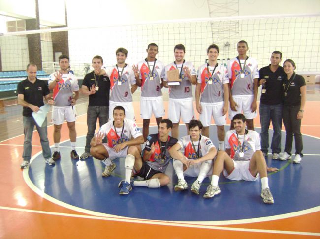 Divulgação Time de vôlei da UFJF recebe o ouro no Jimi