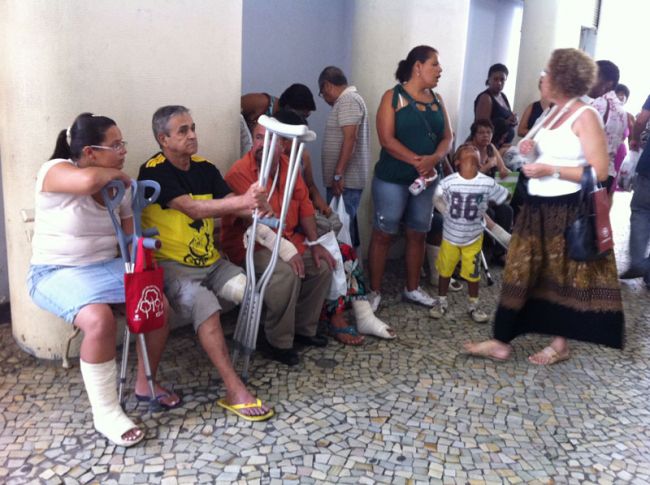 Flávia Crizanto/06-01-14 Dezenas de pessoas esperavam desde 4h