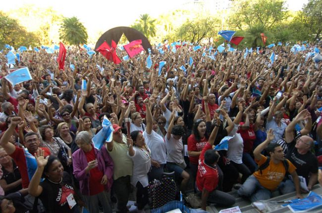 Gladyston Rodrigues/EM/D.Apress Docentes votam pela manutenção da greve no estado