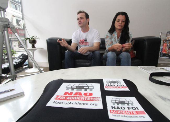 Felipe Couri/06-05-13 Ava Gambel e Sandra Cunha integram movimento que já recolheu mais de 930 mil assinaturas