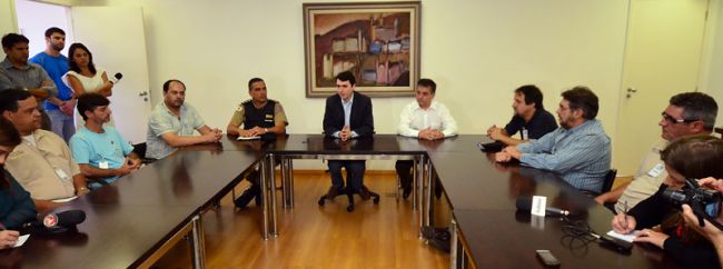 Encontro com prefeito reuniu taxistas e PM