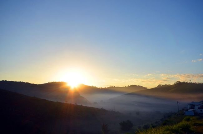 Olavo Prazeres/27-08-14 Alta temperatura e céu azul em Juiz de Fora