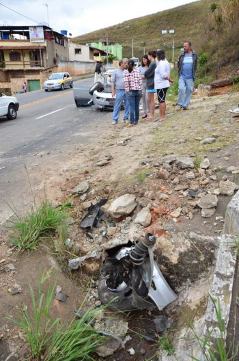 Batida envolveu três veículos no km 796