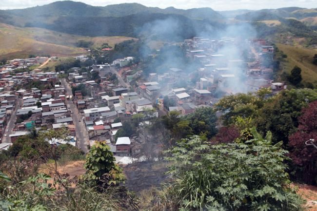 Fogo na vegetação foi rapidamente controlado