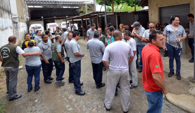 Eles alegam que serão substituídos por concursados