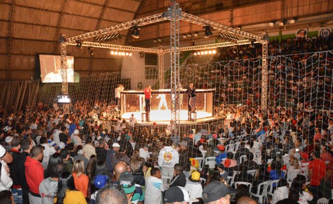 Mais de 4 mil pessoas lotaram o Ginásio do Sport Club Juiz de Fora para acompanhar o JF Fight