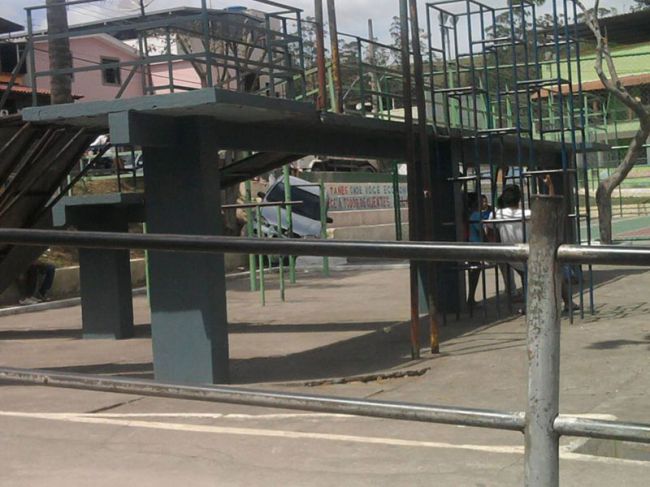 Praça fica perto de umas escola pública