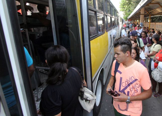Wesley Camilo queixa-se de quebra de ônibus