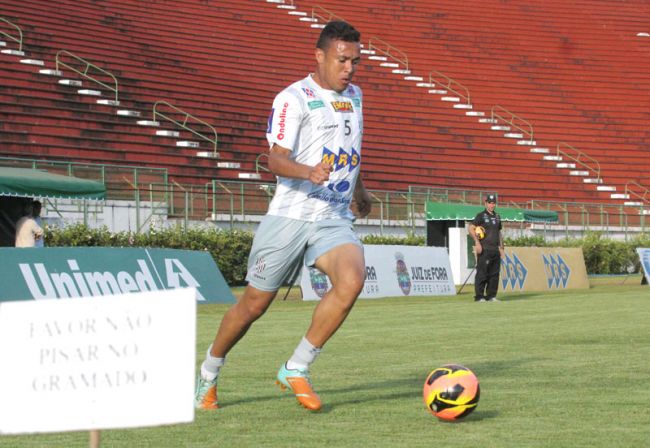 Leonardo Costa/Arquivo TM Henrique volta de suspensão e reforça equipe