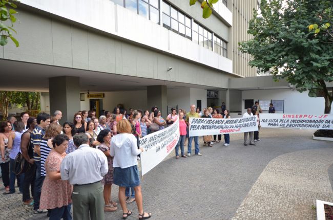 Olavo Prazeres/03-04-12 Profissionais da ESF fazem protesto na PJF