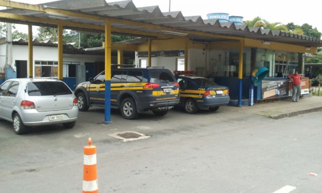 Divulgação Viaturas da PRF foram estacionadas de costas em protesto