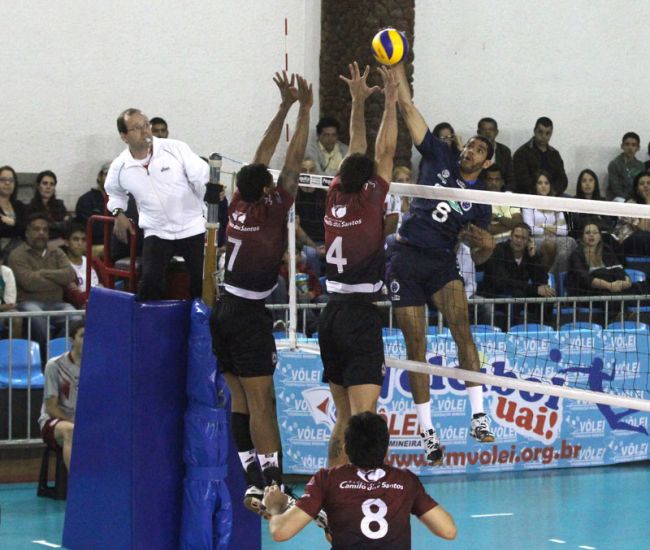 Wallace, camisa 8 do Cruzeiro, foi destaque do jogo