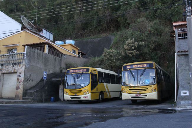 Veículos ficaram parados juntos por sete minutos