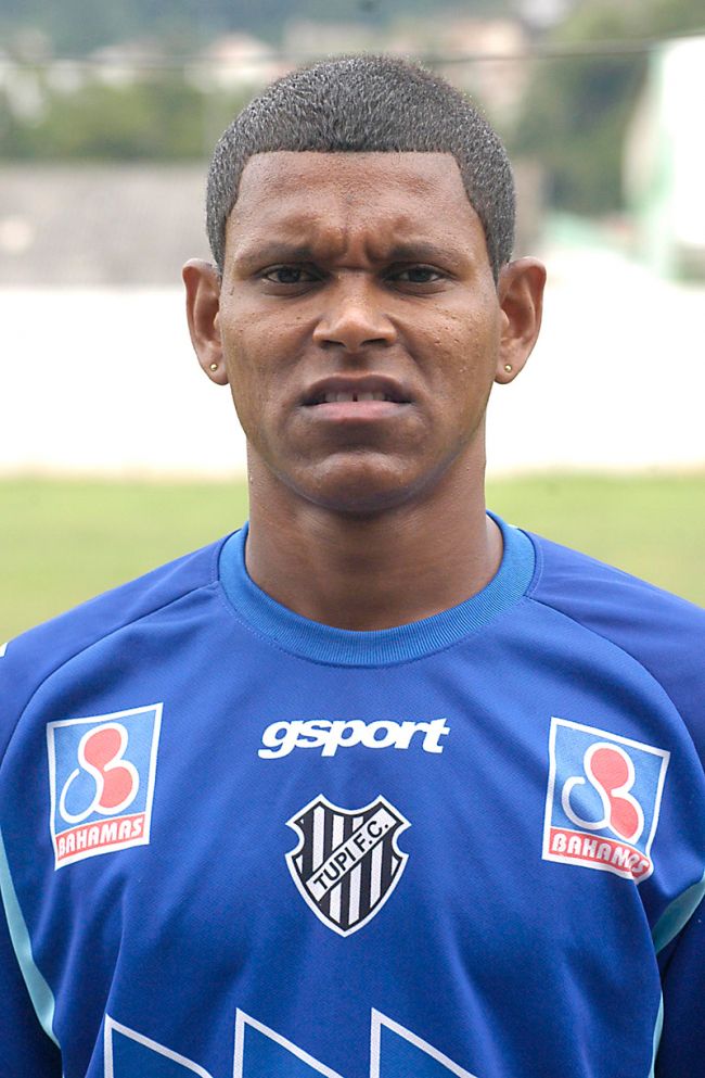 Arquivo TM Jean de 30 anos já vestiu a camisa do Tupi em 2007
