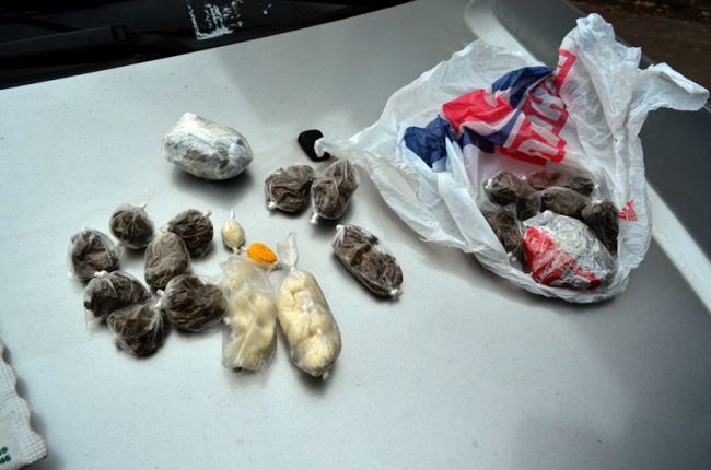 Porções de maconha e crack foram apreendidas
