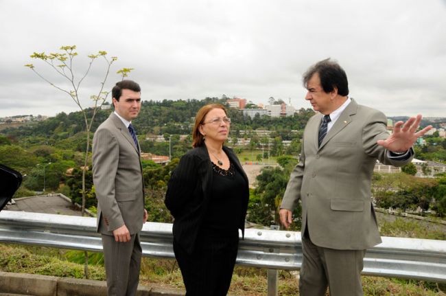 Lucas Tavares/18-10-13 Ministra visitou UFJF ao lado do prefeito e reitor