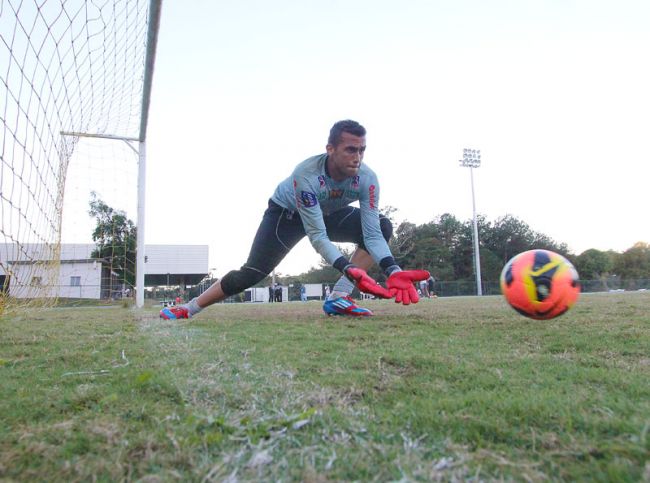 Victor Souza quer se transformar em muralha hoje