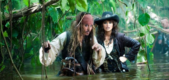 Penelope Cruz e Johnny Depp em ação em Piratas do Caribe 4