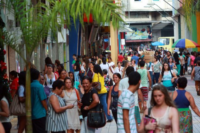 Ideia de ampliar funcionamento de lojas até as 18h aos sábados não é consenso