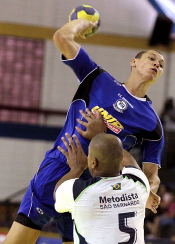 Thiagus Petrus em ação pelo Pinheiros