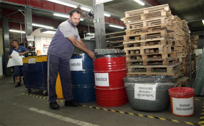 Esdeva aposta em parceria para reutilizar papel descartado