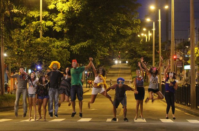 Integrantes do mais novo bloco da cidade, Besta é tu!, inspirado nos Novos Baianos