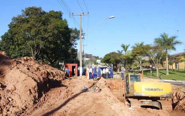 Obra teve início em trecho do Poço Rico