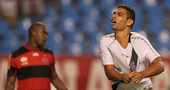 Marcelo Sadio/www.vasco.com.br/22-02-2012 Diego Souza comemora o gol da vitória vascaína