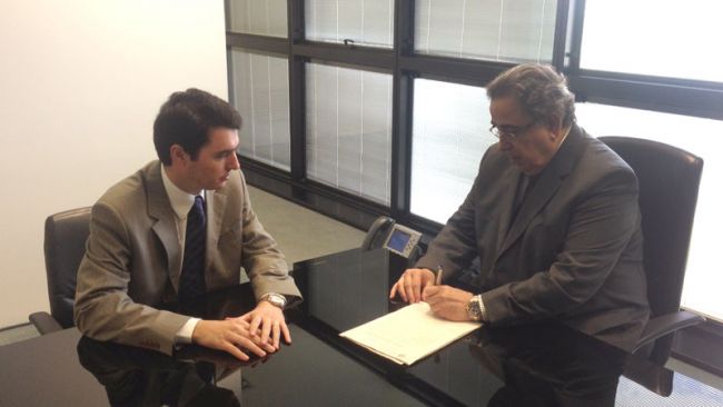 Divulgação PJF Prefeito Bruno Siqueira e vice-governador Alberto Pinto Coelho firmam convênio