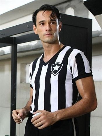 Santoro perdeu 12 quilos para o papel