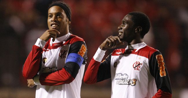 Hedeson Alves/Vipcomm Ronaldinho comemora dançando com Negueba