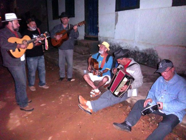 Violeiros de diferentes regiões se encontraram para diálogo musical em Piacatuba