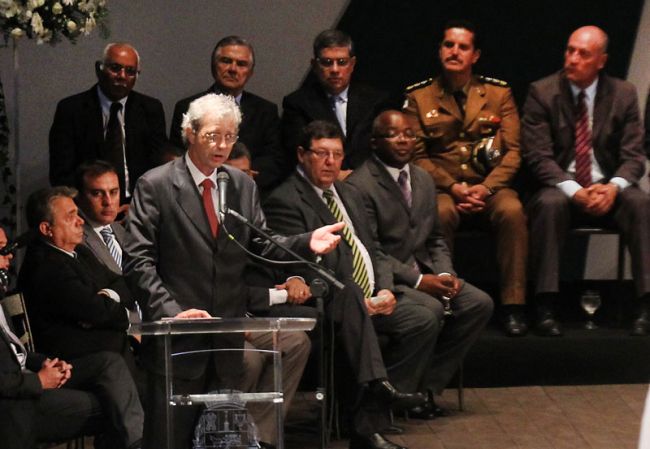 Betão justifica voto contrário e cobra concurso para funcionários da Câmara