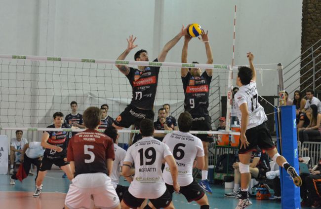 Time perdeu por 3 sets a 0, em jogo válido pela décima rodada da Superliga 2013/14