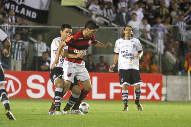 Thiago Neves sofreu com a marcação, mas fez dois gols