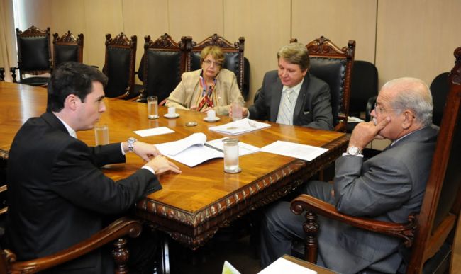 Prefeito e deputada se encontraram com ministro