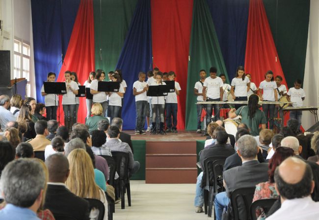 Marcelo Ribeiro/05-07-12 Crianças se apresentam na inauguração do espaço