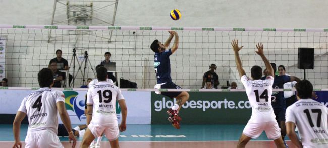 Raposa foi avassaladora nos dois primeiros sets