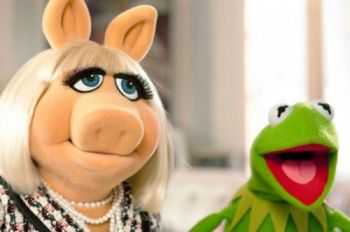 Divulgação Miss Piggy e Caco
