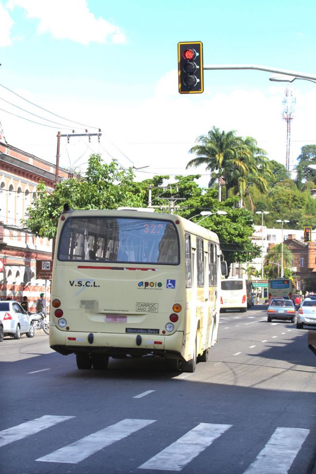 Ônibus comete a mesma infração na Getúlio Vargas com São João