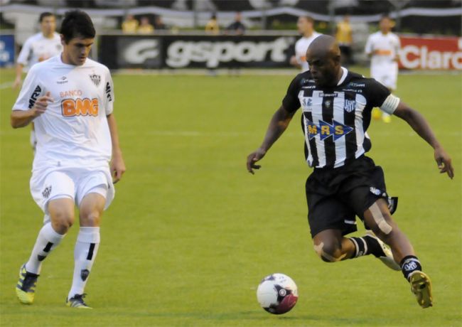 O centroavante fez os 3 gols no último domingo