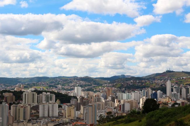Fernando Priamo/20-08-14 Céu azul nesta manhã em Juiz de Fora