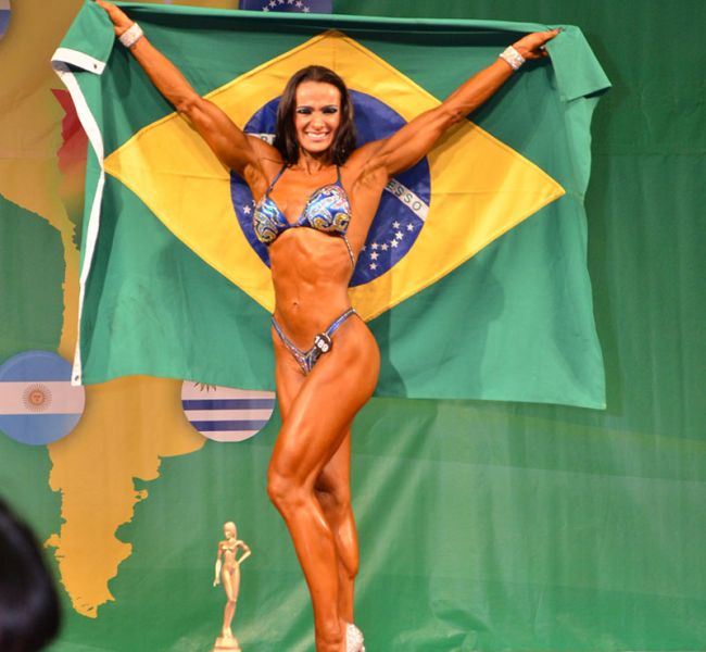 Bicampeã sul-americana de Fisiculturismo e Fitness