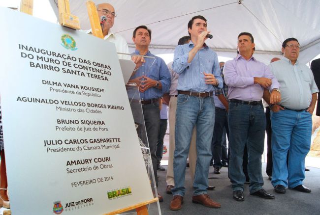 Lara Toledo/25-02-14 Cerimônia reuniu prefeito e vereadores, entre outras autoridades e representantes da comunidade