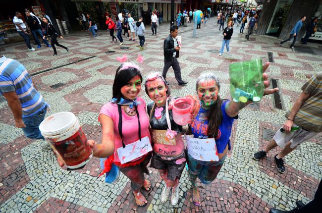 Olavo Prazeres/18-08-14 Veteranos de enfermagem vestiram calouros com roupas inspiradas em doenças