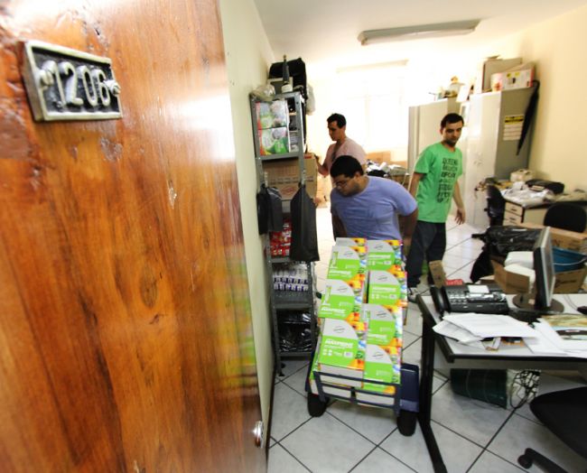 Foram apreendidos objetos de todo o tipo, desde pacotes de café em pó até materias de escritório